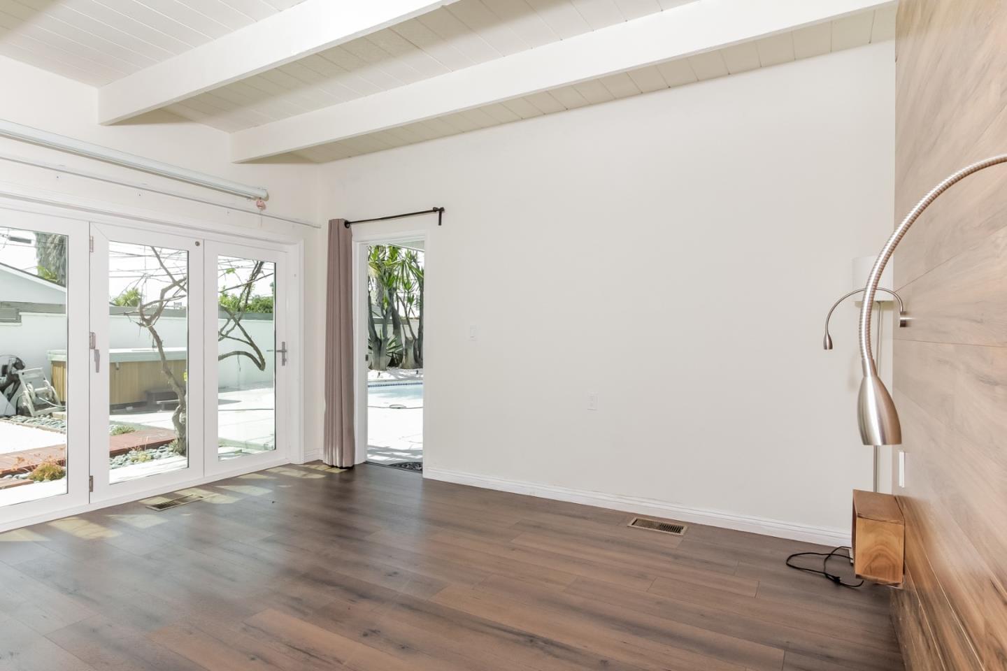 Detail Gallery Image 14 of 36 For 12553 Woodgreen St, Los Angeles,  CA 90066 - 3 Beds | 3 Baths