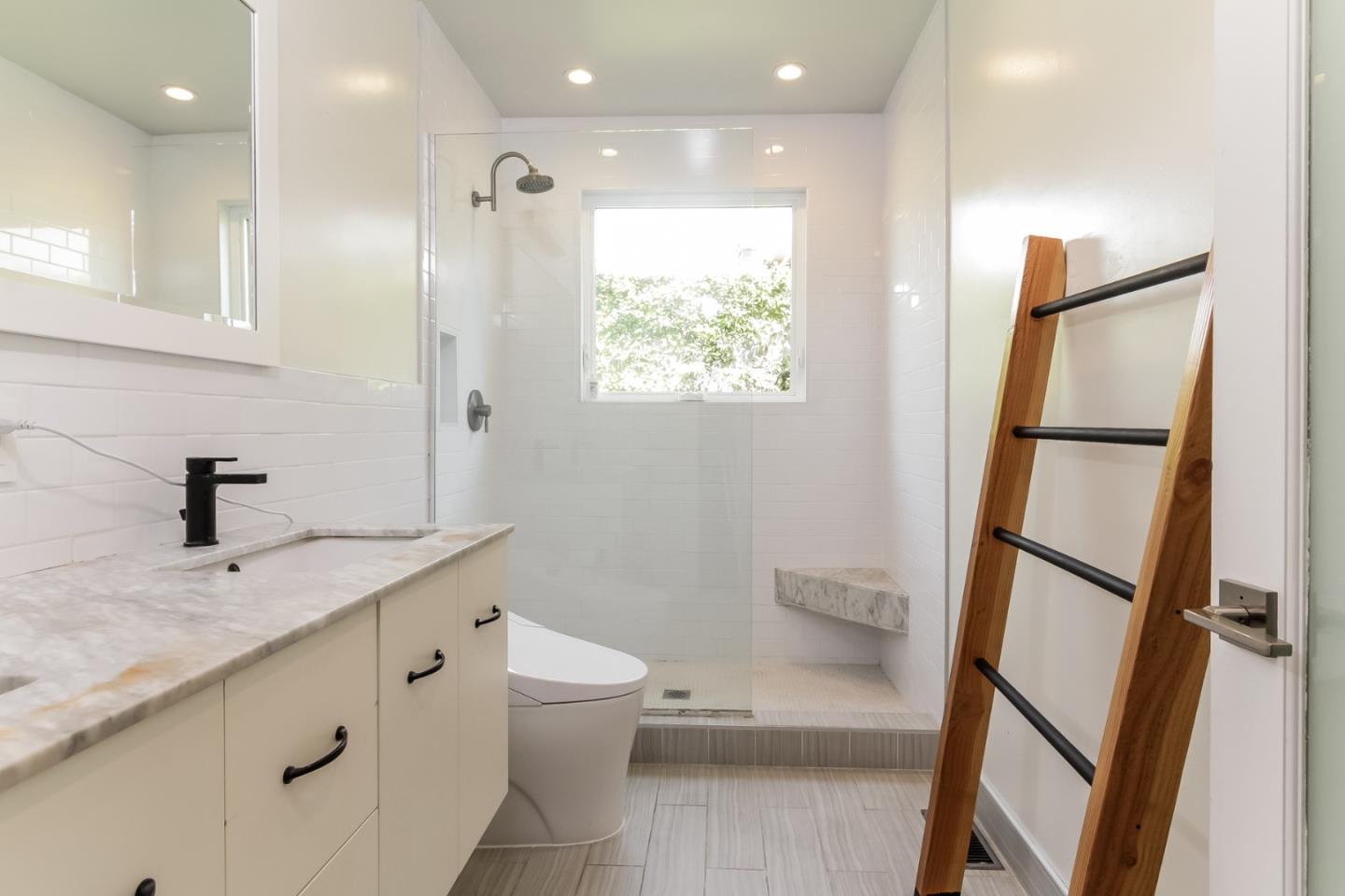 Detail Gallery Image 16 of 36 For 12553 Woodgreen St, Los Angeles,  CA 90066 - 3 Beds | 3 Baths
