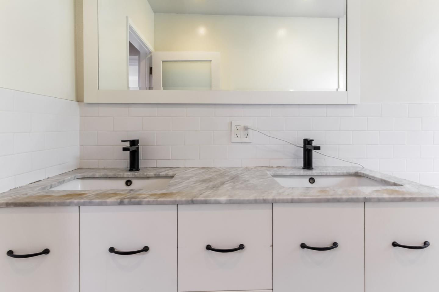 Detail Gallery Image 17 of 36 For 12553 Woodgreen St, Los Angeles,  CA 90066 - 3 Beds | 3 Baths