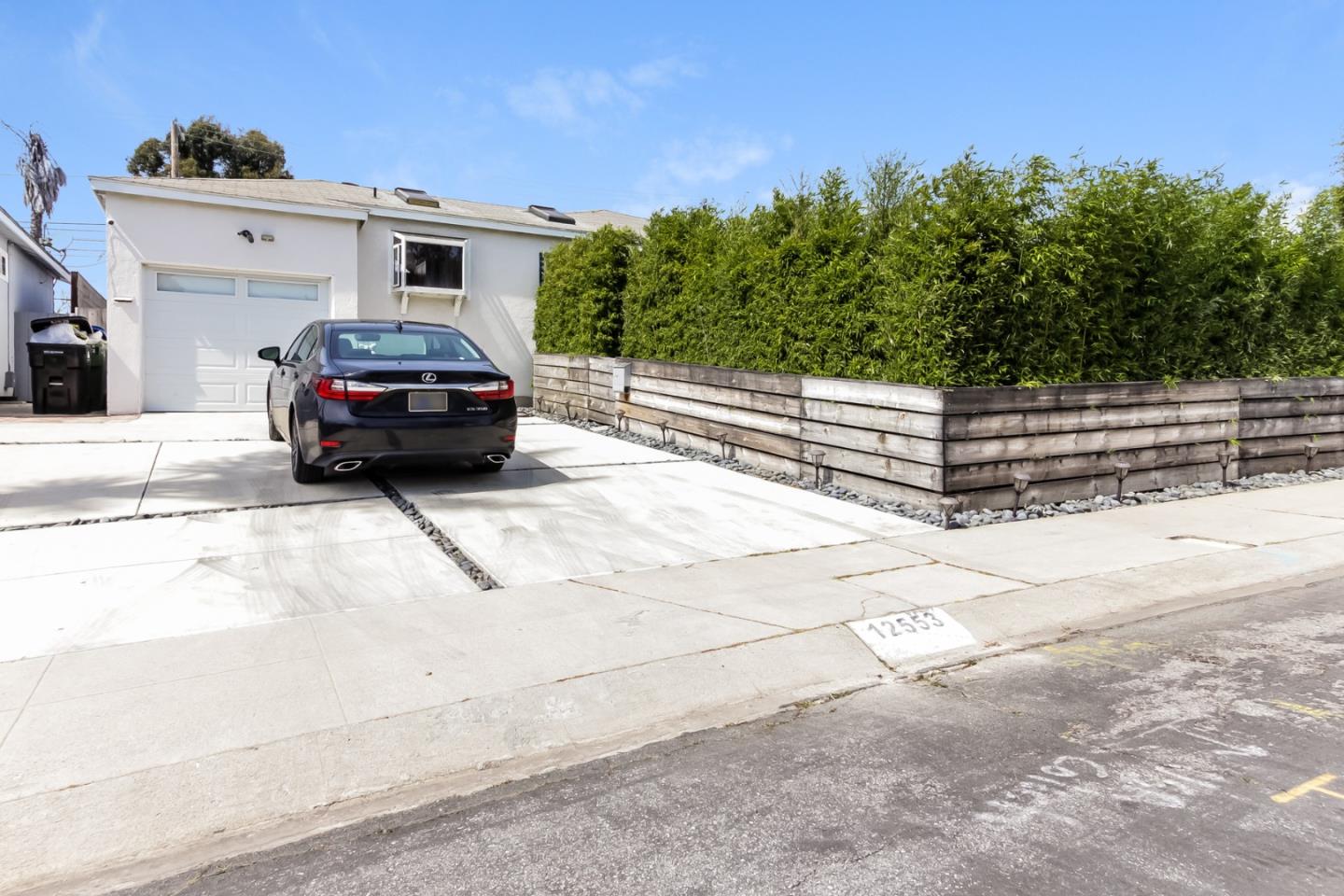 Detail Gallery Image 24 of 36 For 12553 Woodgreen St, Los Angeles,  CA 90066 - 3 Beds | 3 Baths