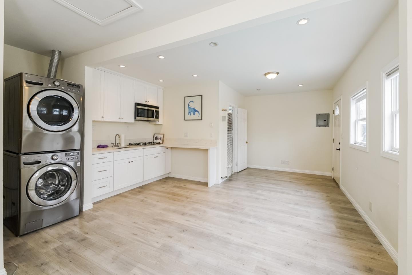 Detail Gallery Image 29 of 36 For 12553 Woodgreen St, Los Angeles,  CA 90066 - 3 Beds | 3 Baths