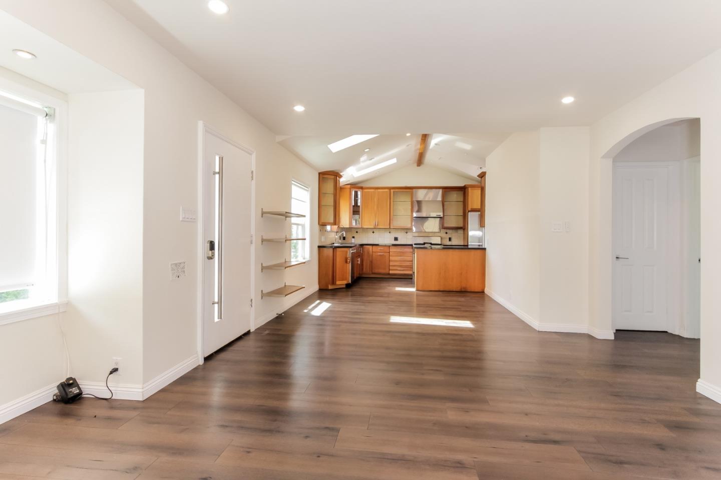 Detail Gallery Image 7 of 36 For 12553 Woodgreen St, Los Angeles,  CA 90066 - 3 Beds | 3 Baths