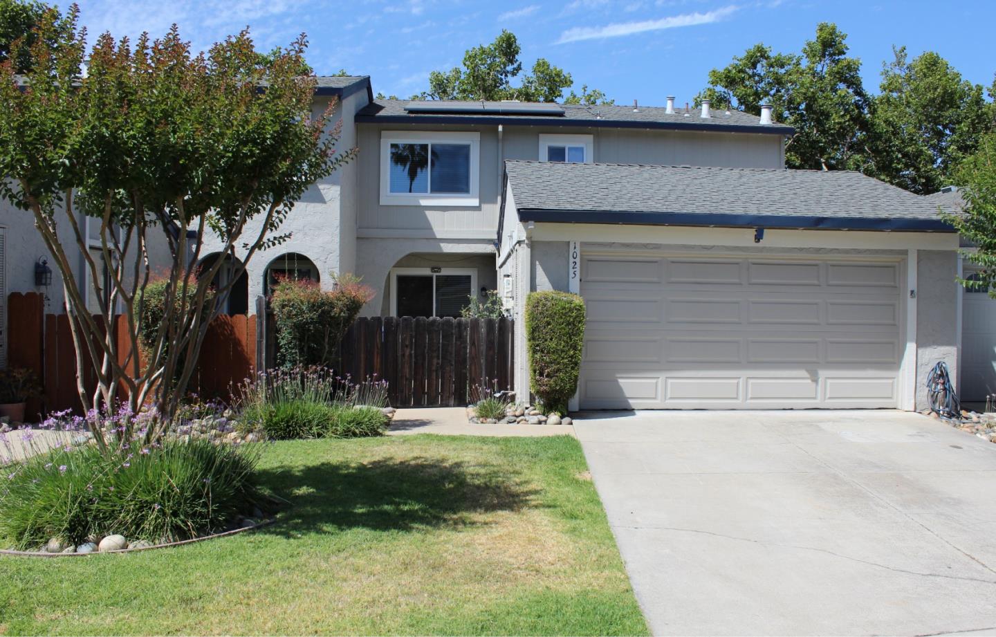 Detail Gallery Image 2 of 48 For 1025 Fillippelli Dr, Gilroy,  CA 95020 - 3 Beds | 2/1 Baths