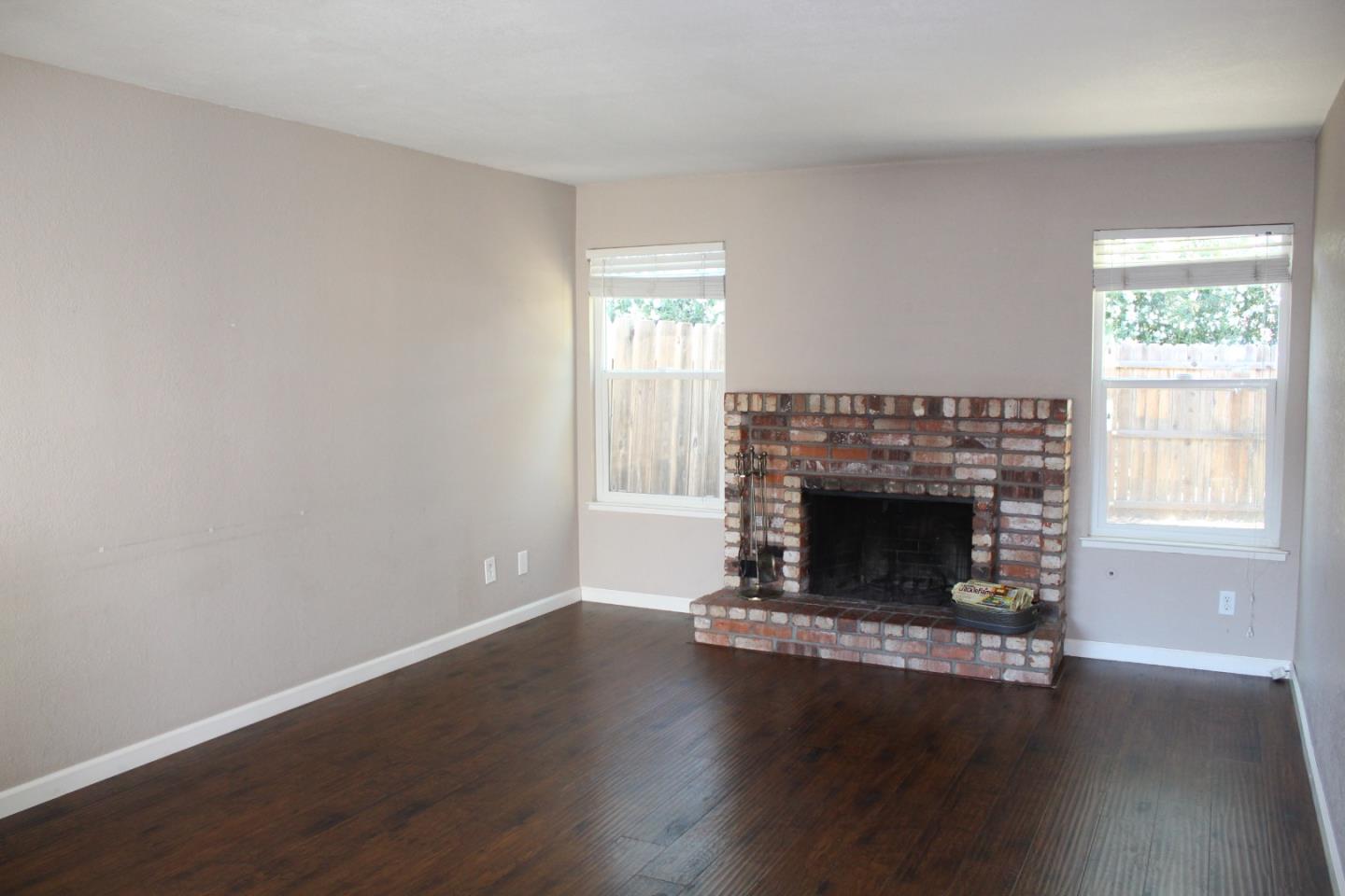 Detail Gallery Image 4 of 48 For 1025 Fillippelli Dr, Gilroy,  CA 95020 - 3 Beds | 2/1 Baths