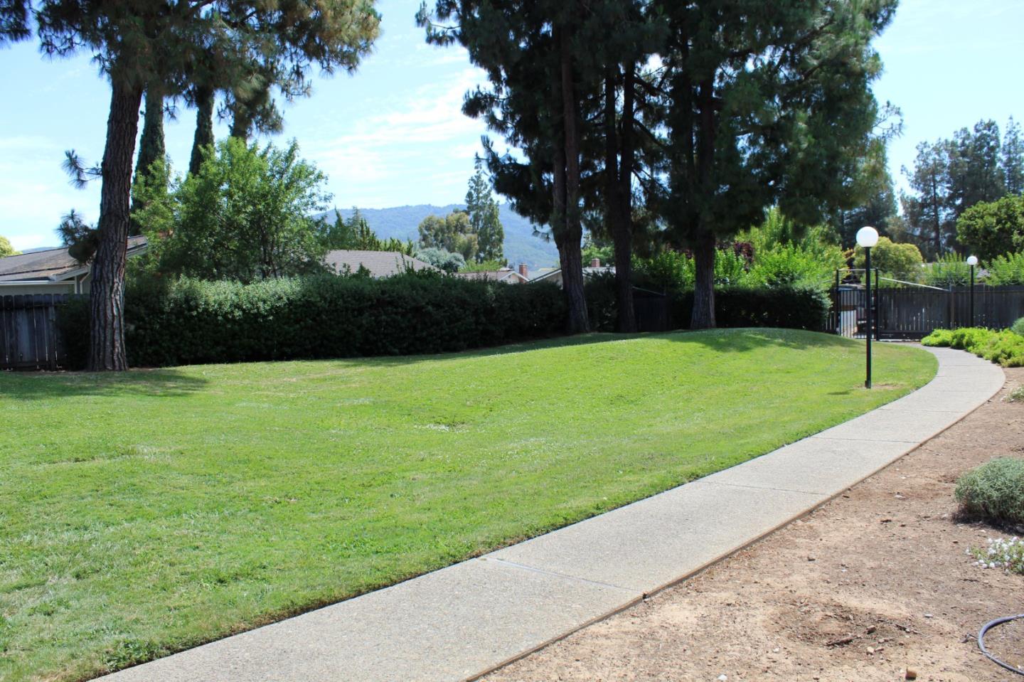 Detail Gallery Image 41 of 48 For 1025 Fillippelli Dr, Gilroy,  CA 95020 - 3 Beds | 2/1 Baths