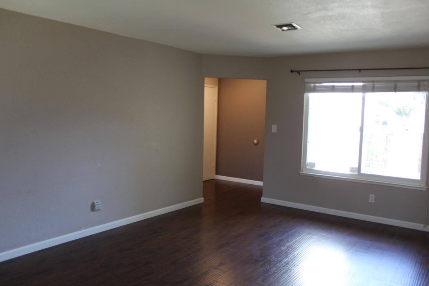 Detail Gallery Image 5 of 48 For 1025 Fillippelli Dr, Gilroy,  CA 95020 - 3 Beds | 2/1 Baths