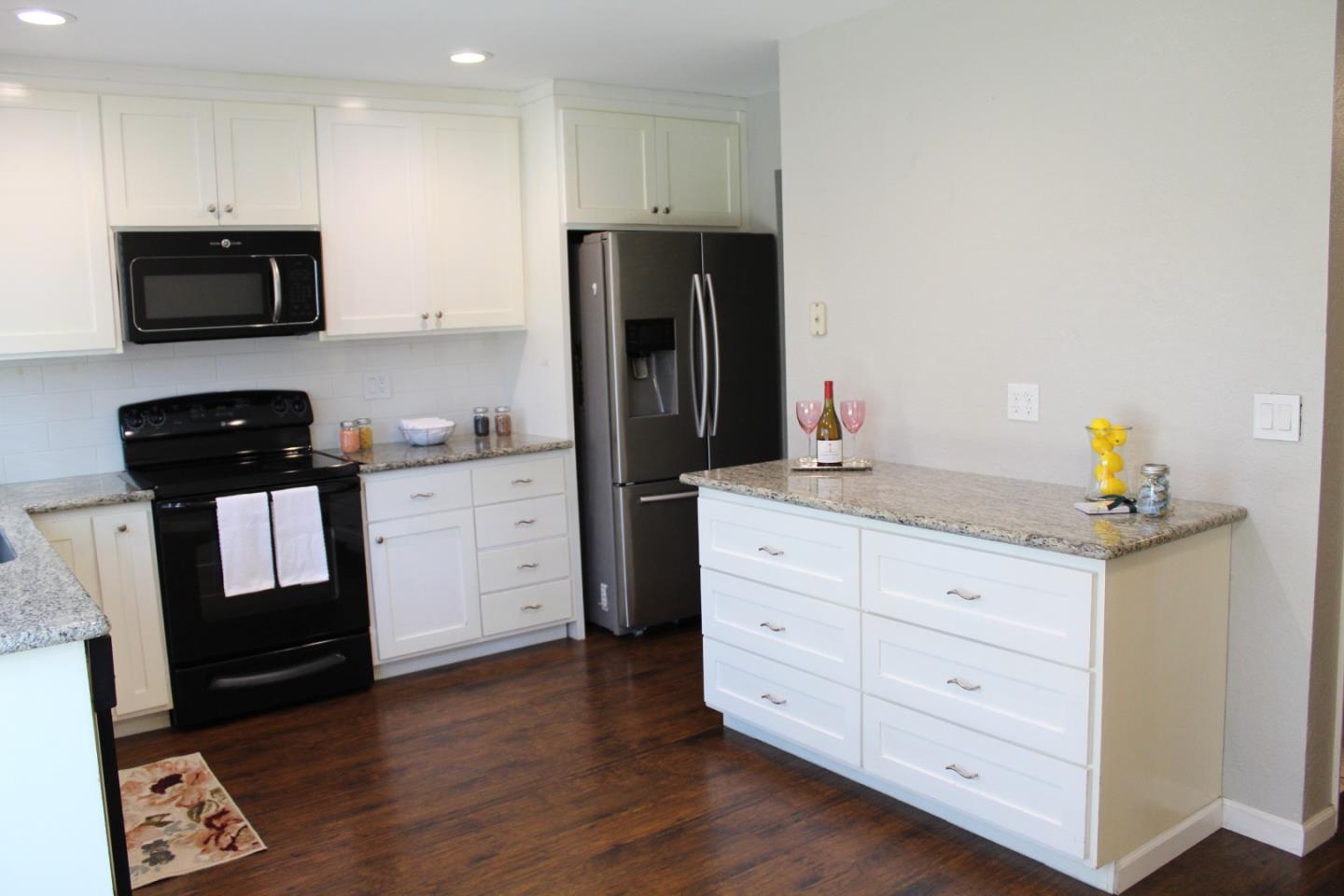 Detail Gallery Image 9 of 48 For 1025 Fillippelli Dr, Gilroy,  CA 95020 - 3 Beds | 2/1 Baths