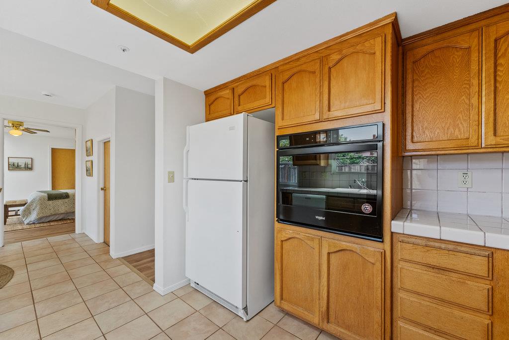 Detail Gallery Image 10 of 33 For 320 Errett Cir, Santa Cruz,  CA 95060 - 3 Beds | 3 Baths