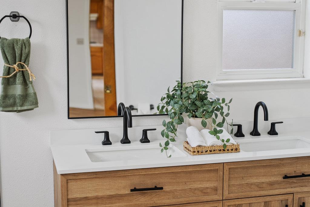 Detail Gallery Image 18 of 33 For 320 Errett Cir, Santa Cruz,  CA 95060 - 3 Beds | 3 Baths
