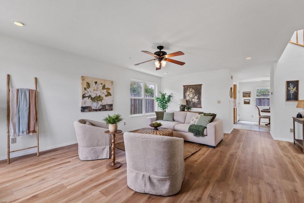 Detail Gallery Image 3 of 33 For 320 Errett Cir, Santa Cruz,  CA 95060 - 3 Beds | 3 Baths