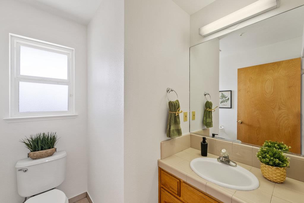 Detail Gallery Image 7 of 33 For 320 Errett Cir, Santa Cruz,  CA 95060 - 3 Beds | 3 Baths