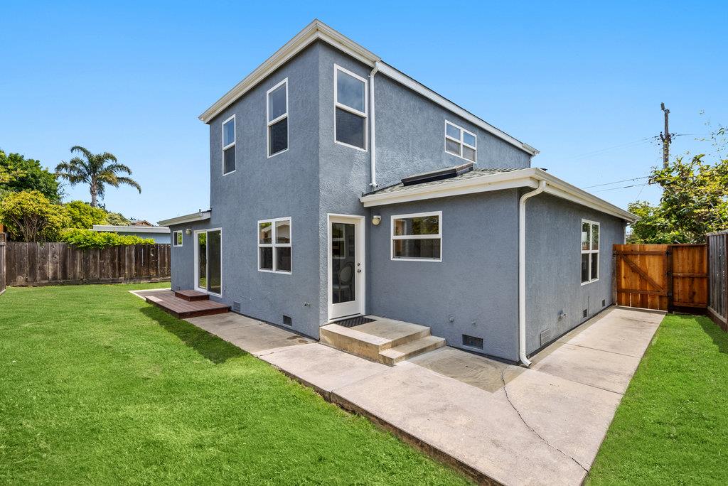 Detail Gallery Image 8 of 33 For 320 Errett Cir, Santa Cruz,  CA 95060 - 3 Beds | 3 Baths