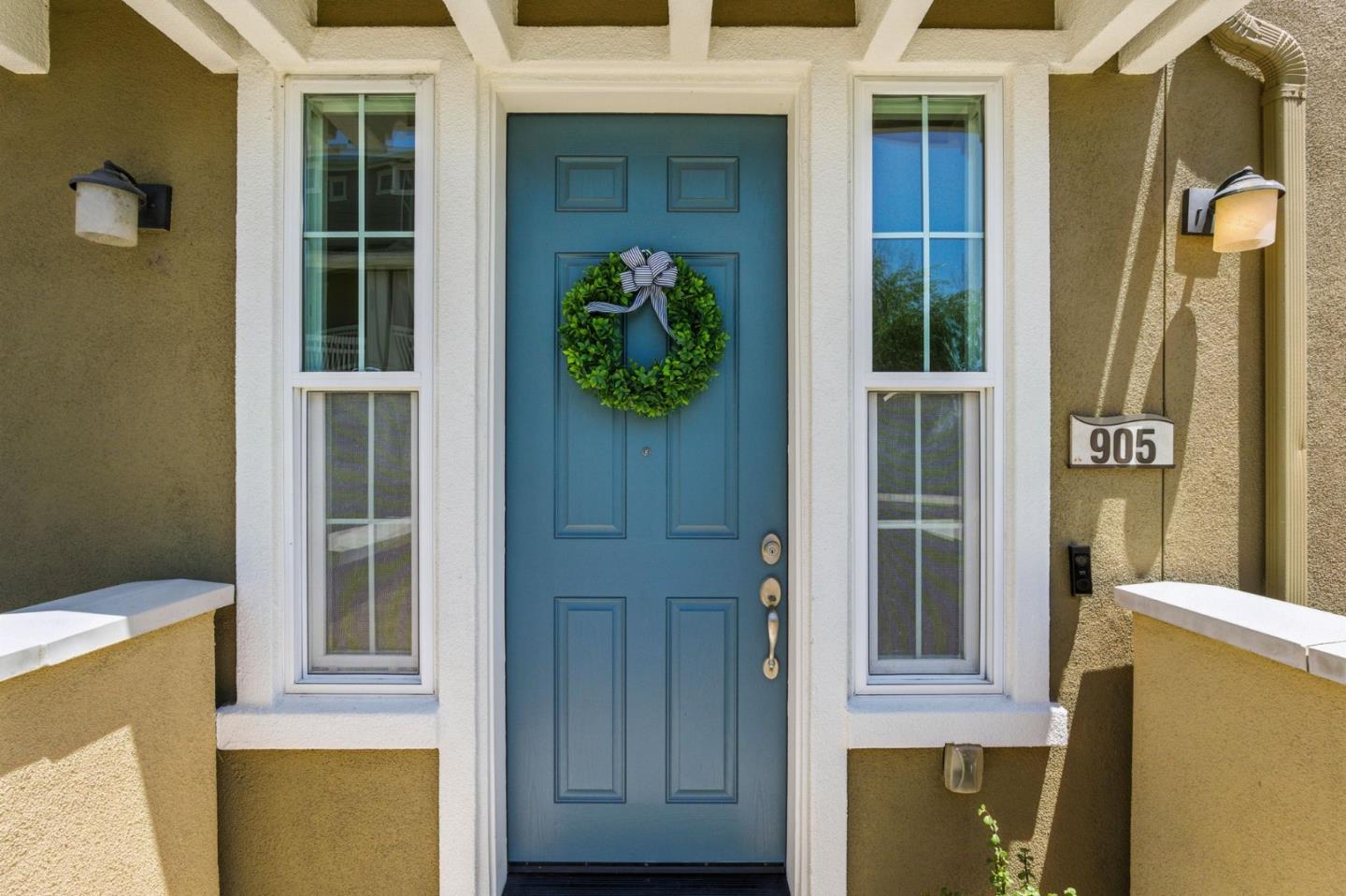 Detail Gallery Image 2 of 60 For 636 Fan Tail Way #905,  Redwood City,  CA 94063 - 2 Beds | 2/1 Baths