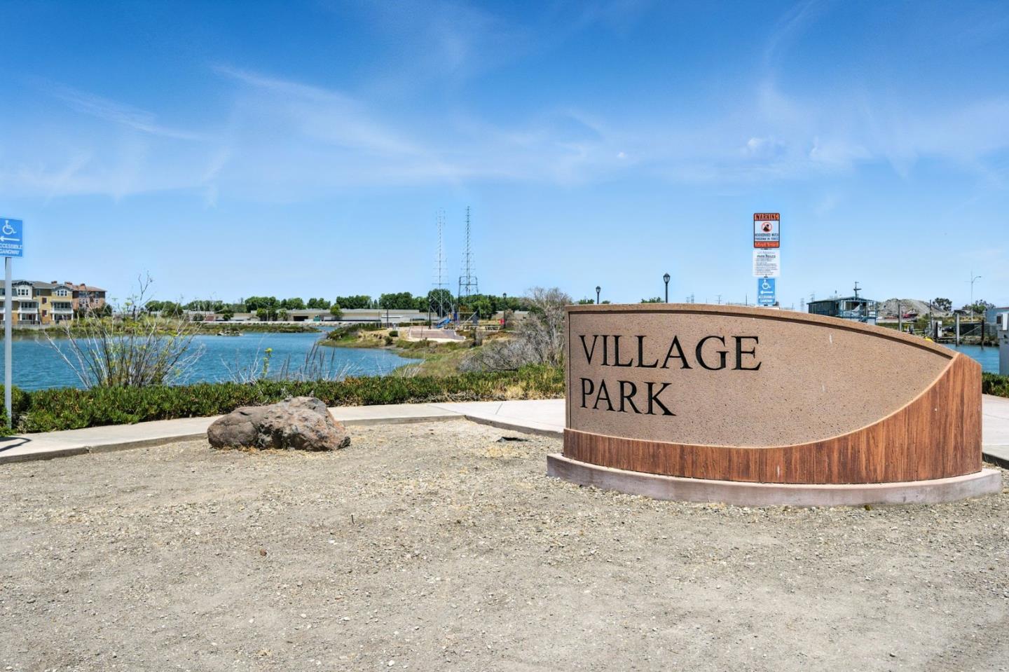 Detail Gallery Image 24 of 60 For 636 Fan Tail Way #905,  Redwood City,  CA 94063 - 2 Beds | 2/1 Baths