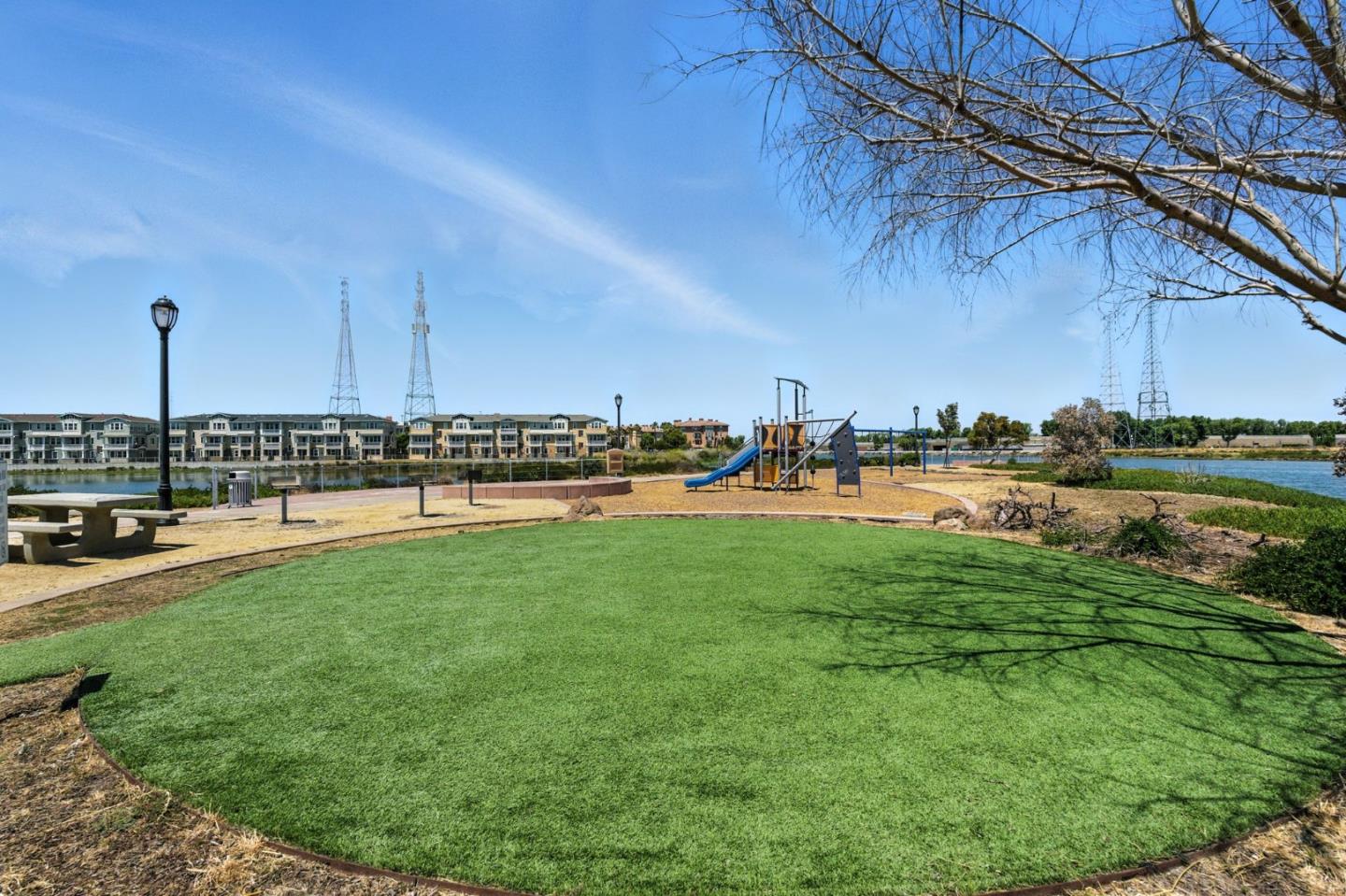 Detail Gallery Image 27 of 60 For 636 Fan Tail Way #905,  Redwood City,  CA 94063 - 2 Beds | 2/1 Baths