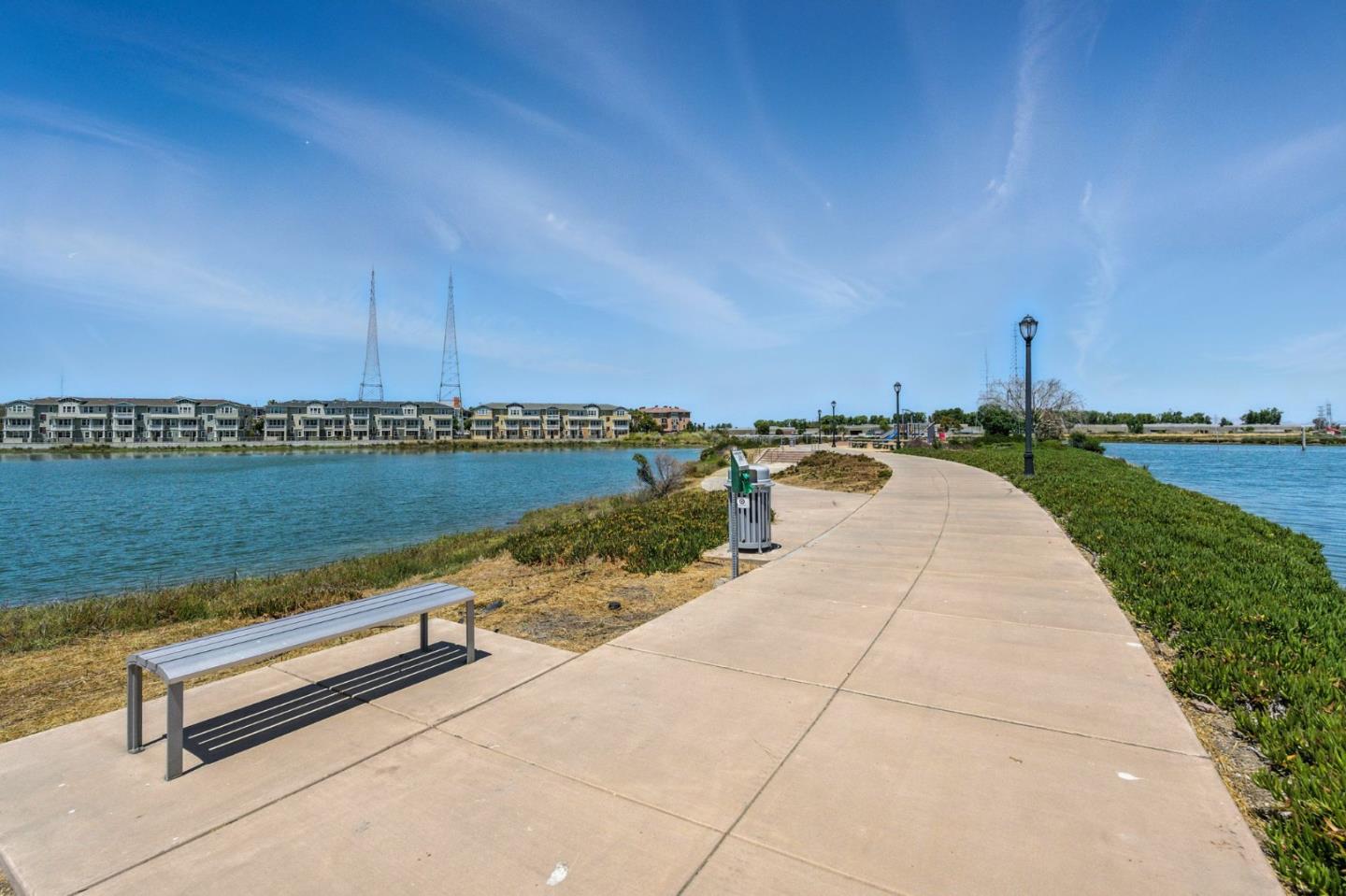 Detail Gallery Image 28 of 60 For 636 Fan Tail Way #905,  Redwood City,  CA 94063 - 2 Beds | 2/1 Baths
