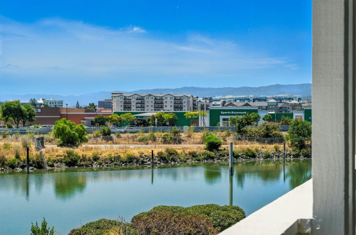 Detail Gallery Image 37 of 60 For 636 Fan Tail Way #905,  Redwood City,  CA 94063 - 2 Beds | 2/1 Baths