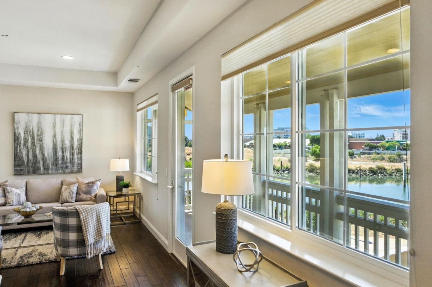 Detail Gallery Image 4 of 60 For 636 Fan Tail Way #905,  Redwood City,  CA 94063 - 2 Beds | 2/1 Baths