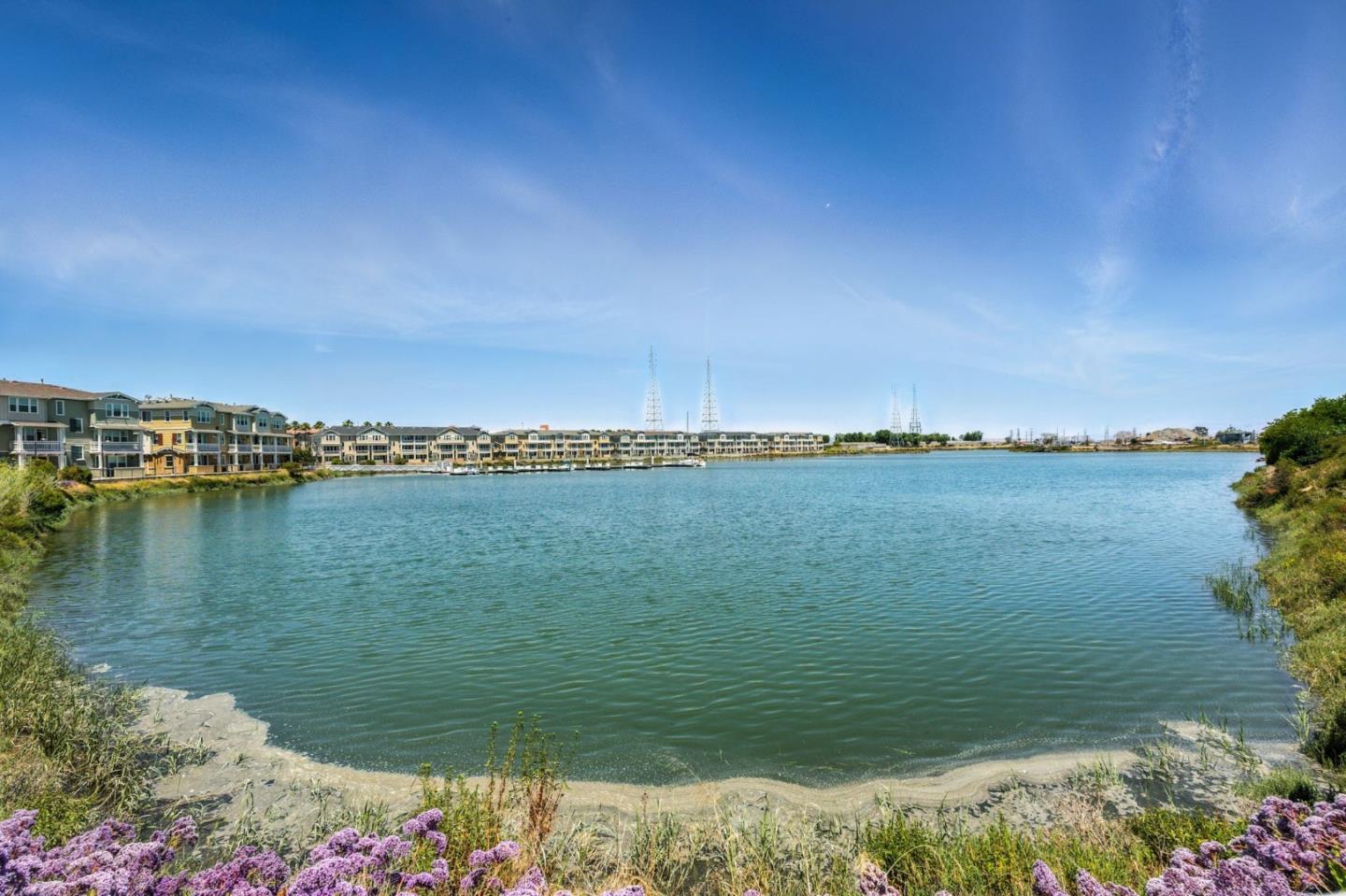 Detail Gallery Image 44 of 60 For 636 Fan Tail Way #905,  Redwood City,  CA 94063 - 2 Beds | 2/1 Baths