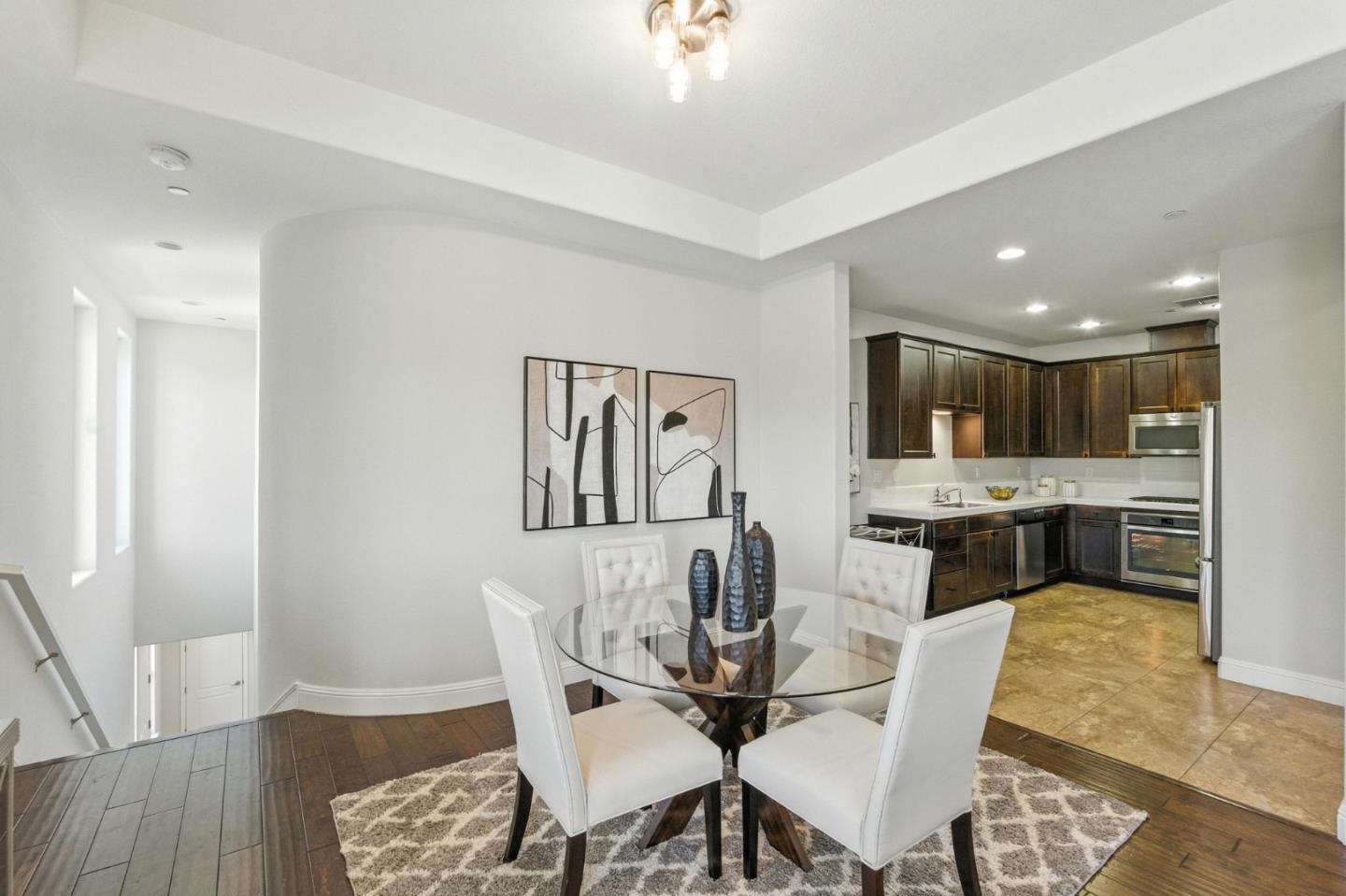 Detail Gallery Image 6 of 60 For 636 Fan Tail Way #905,  Redwood City,  CA 94063 - 2 Beds | 2/1 Baths