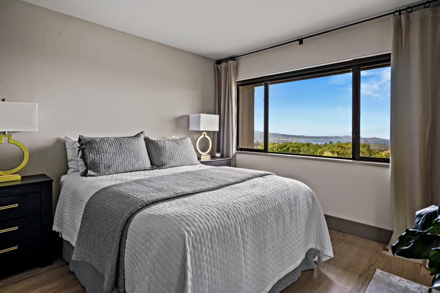 Detail Gallery Image 10 of 12 For 3493 Greenfield Pl, Carmel,  CA 93923 - 3 Beds | 3 Baths