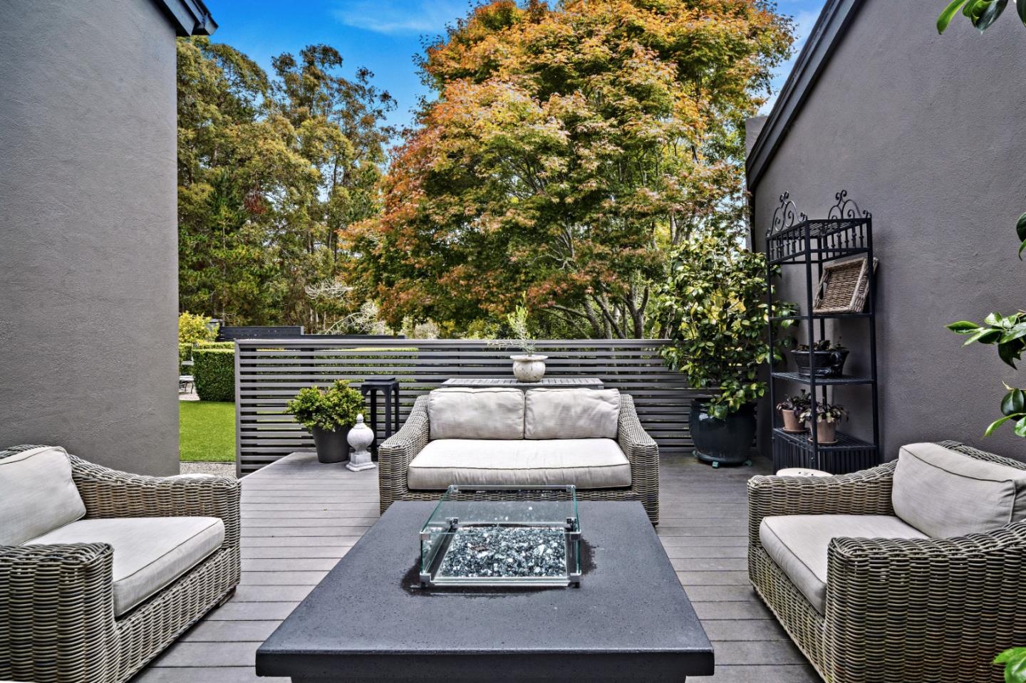 Detail Gallery Image 6 of 12 For 3493 Greenfield Pl, Carmel,  CA 93923 - 3 Beds | 3 Baths