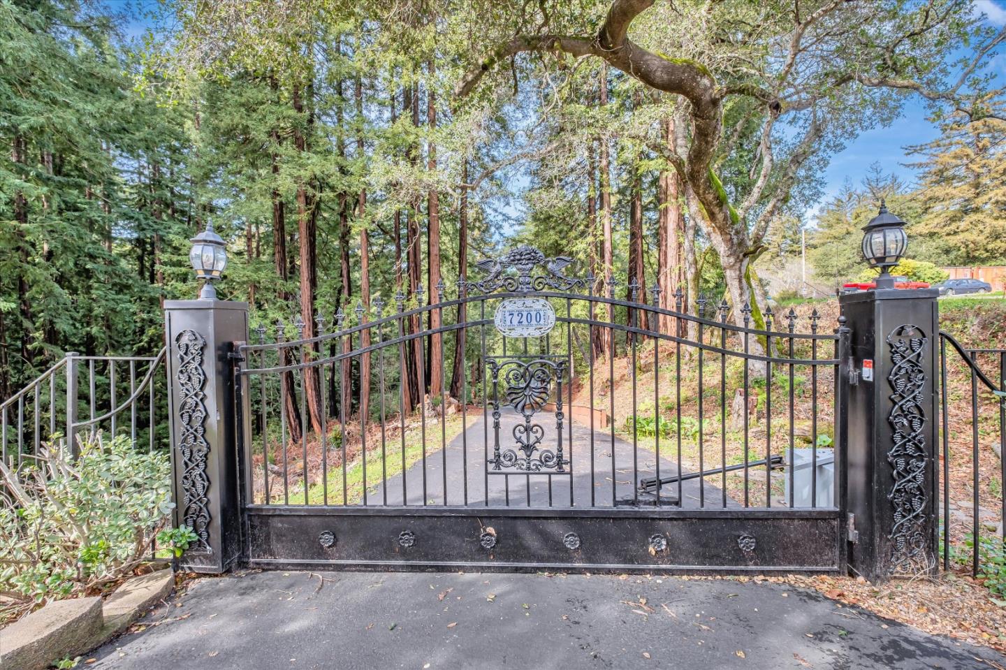 Detail Gallery Image 2 of 55 For 7200 Highway 17, Scotts Valley,  CA 95066 - 4 Beds | 3/1 Baths