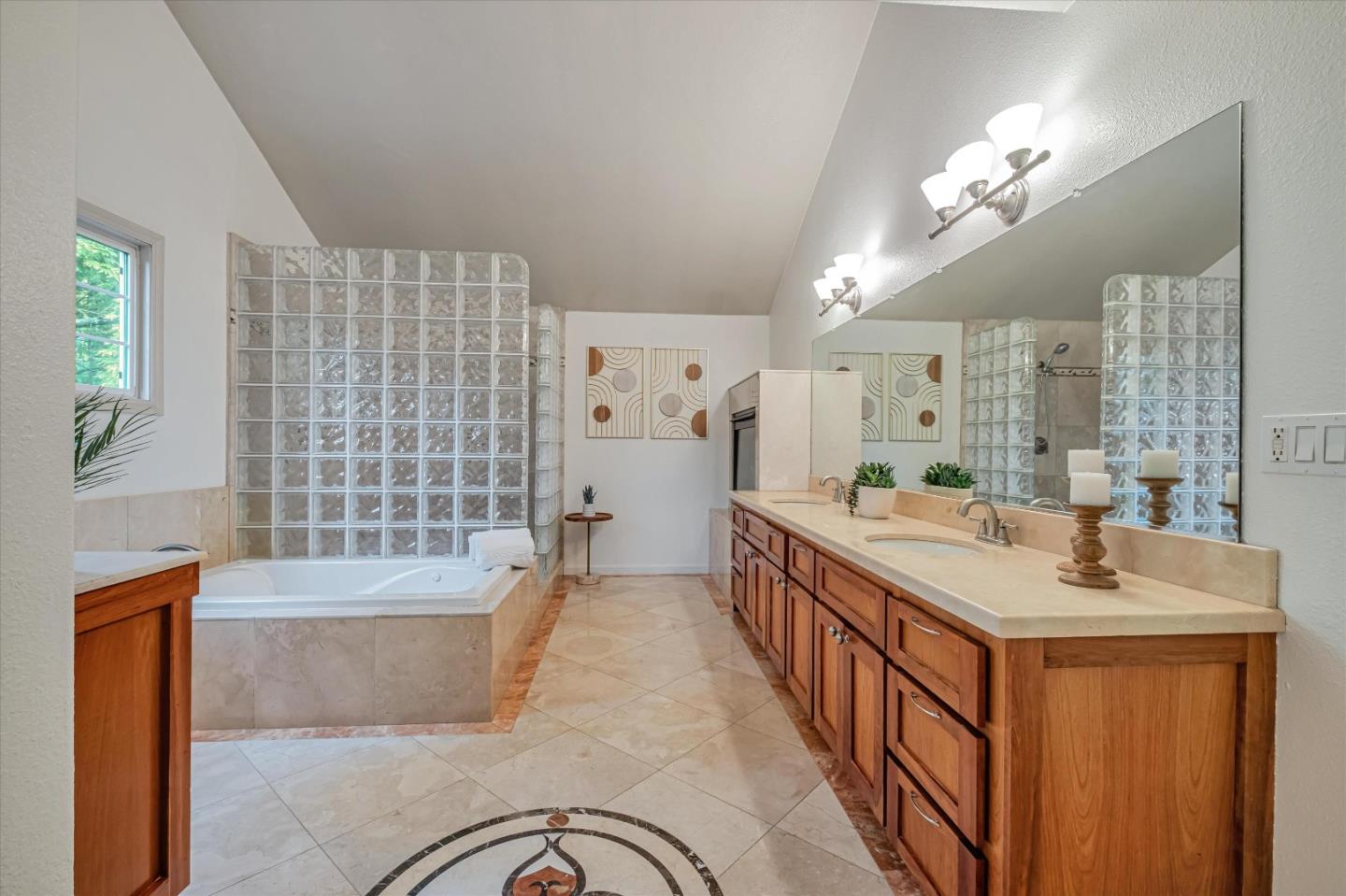 Detail Gallery Image 32 of 55 For 7200 Highway 17, Scotts Valley,  CA 95066 - 4 Beds | 3/1 Baths