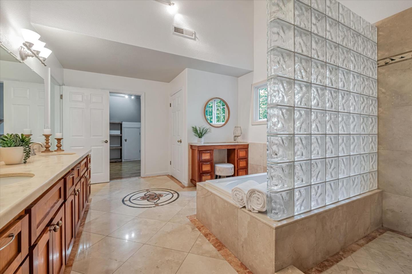 Detail Gallery Image 34 of 55 For 7200 Highway 17, Scotts Valley,  CA 95066 - 4 Beds | 3/1 Baths