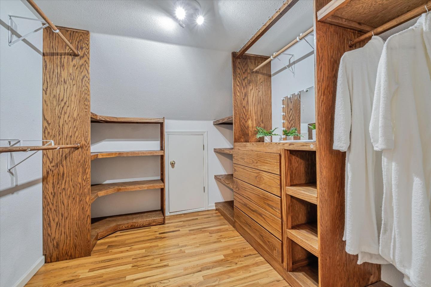 Detail Gallery Image 36 of 55 For 7200 Highway 17, Scotts Valley,  CA 95066 - 4 Beds | 3/1 Baths