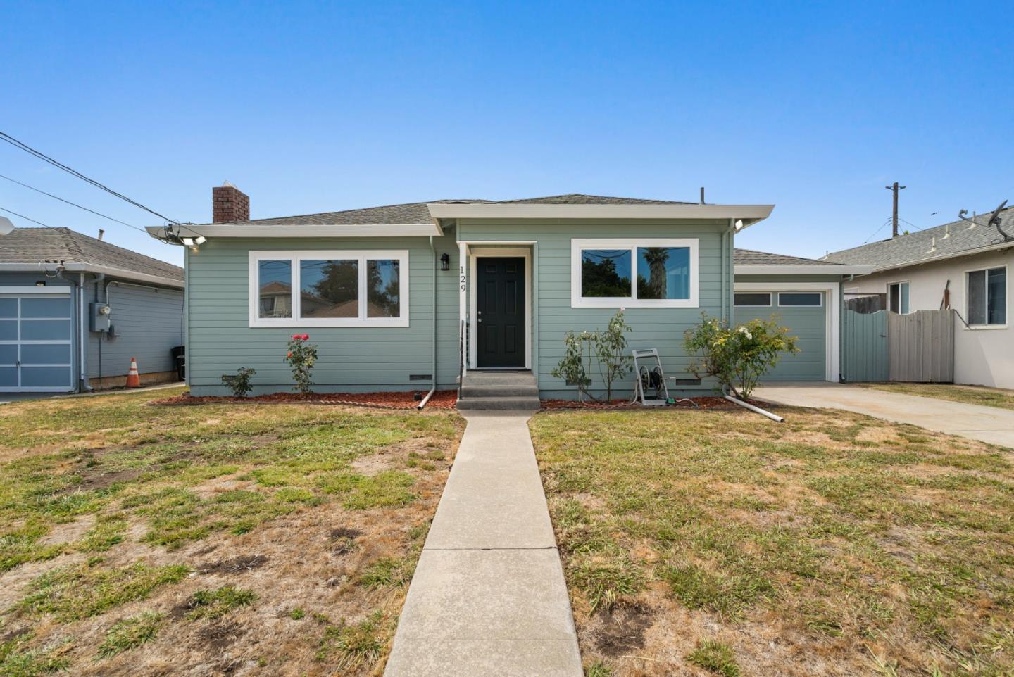 Detail Gallery Image 2 of 27 For 129 Santa Clara, Watsonville,  CA 95076 - 2 Beds | 1 Baths