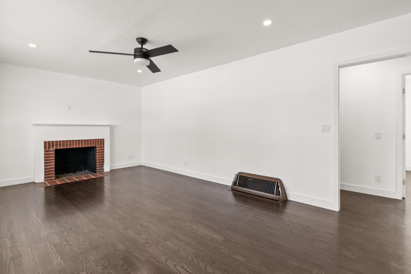 Detail Gallery Image 4 of 27 For 129 Santa Clara, Watsonville,  CA 95076 - 2 Beds | 1 Baths