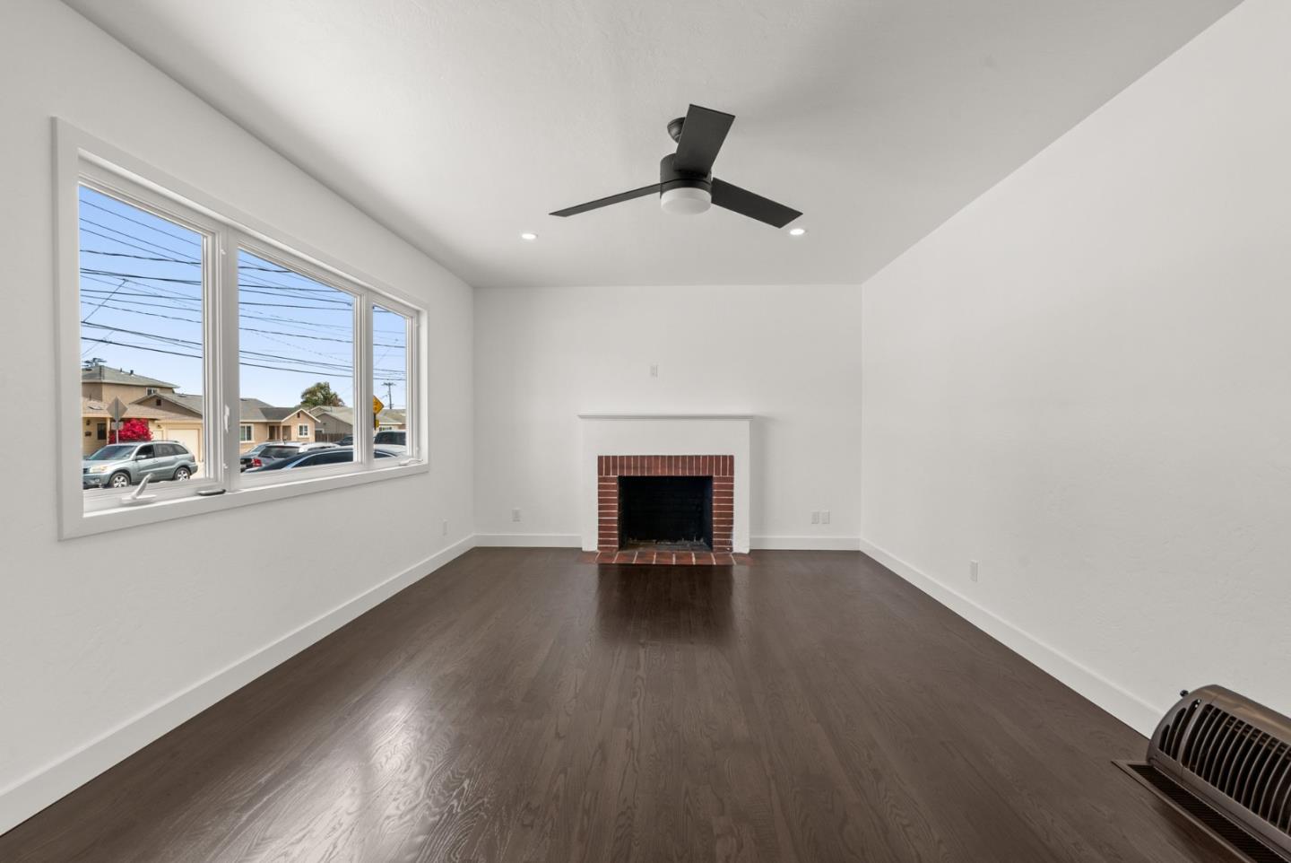 Detail Gallery Image 5 of 27 For 129 Santa Clara, Watsonville,  CA 95076 - 2 Beds | 1 Baths