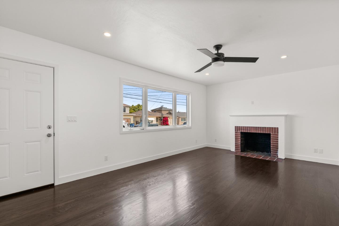 Detail Gallery Image 7 of 27 For 129 Santa Clara, Watsonville,  CA 95076 - 2 Beds | 1 Baths