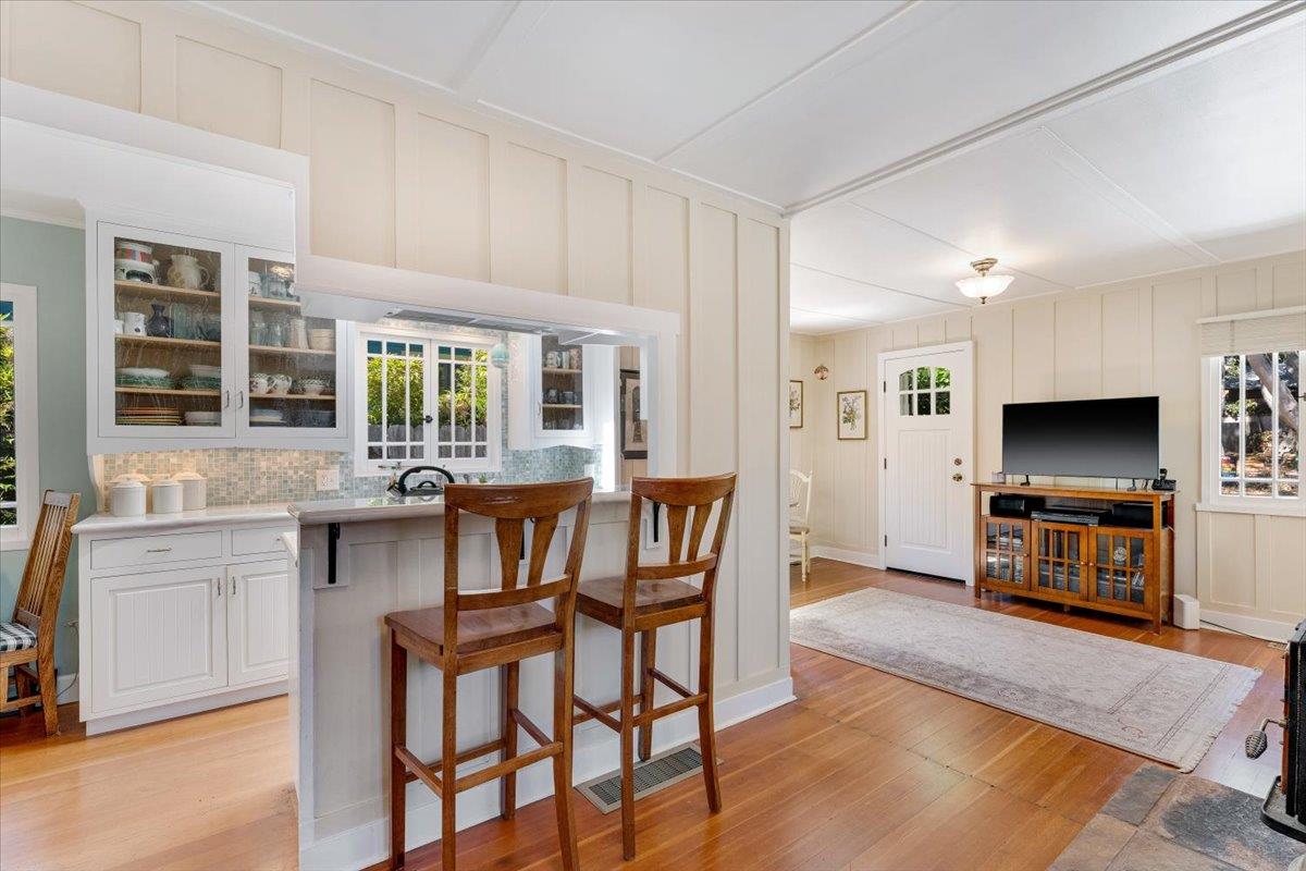 Detail Gallery Image 10 of 31 For 311 Cedar St, Pacific Grove,  CA 93950 - 2 Beds | 1 Baths