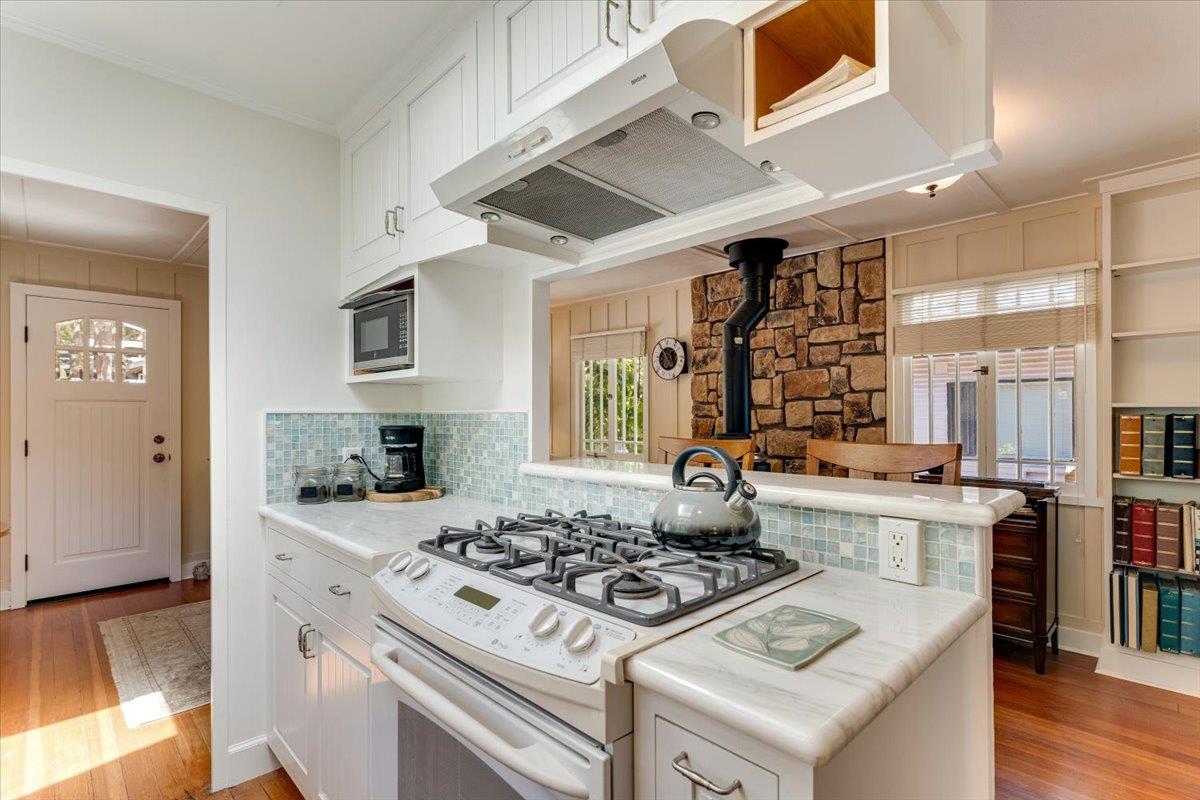 Detail Gallery Image 12 of 31 For 311 Cedar St, Pacific Grove,  CA 93950 - 2 Beds | 1 Baths