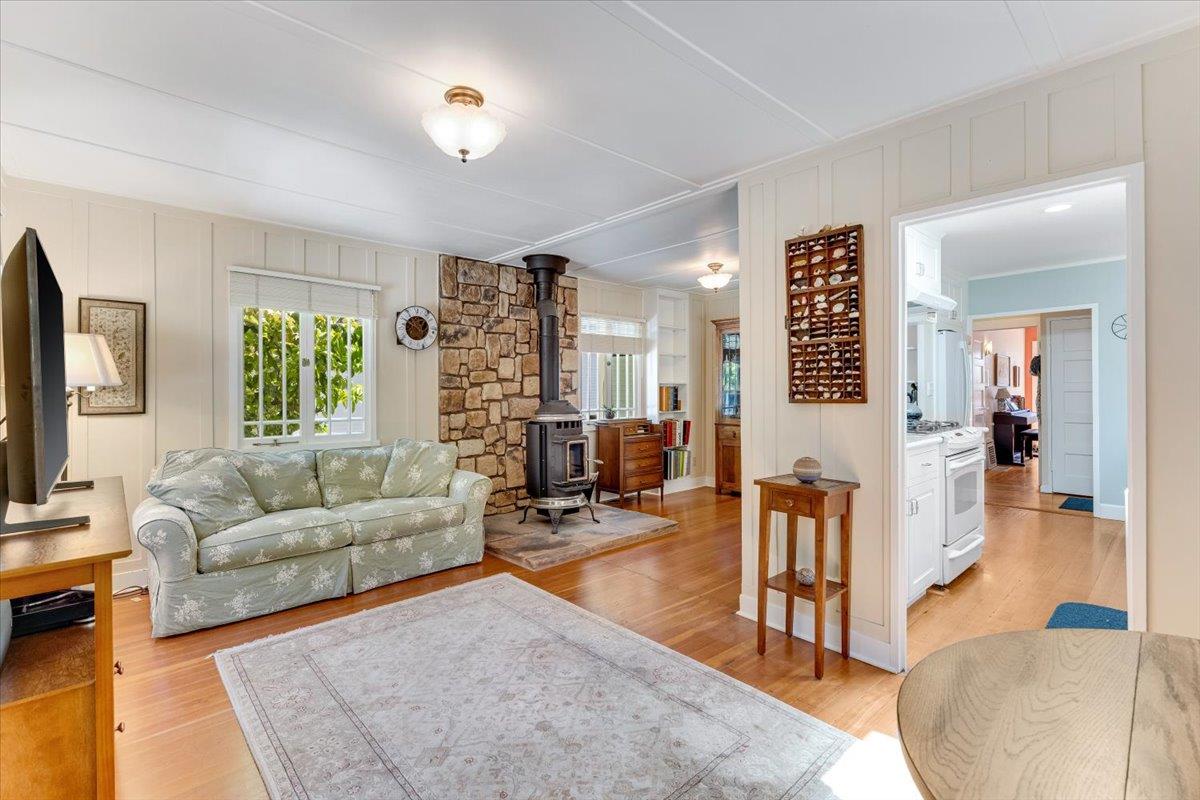 Detail Gallery Image 5 of 31 For 311 Cedar St, Pacific Grove,  CA 93950 - 2 Beds | 1 Baths