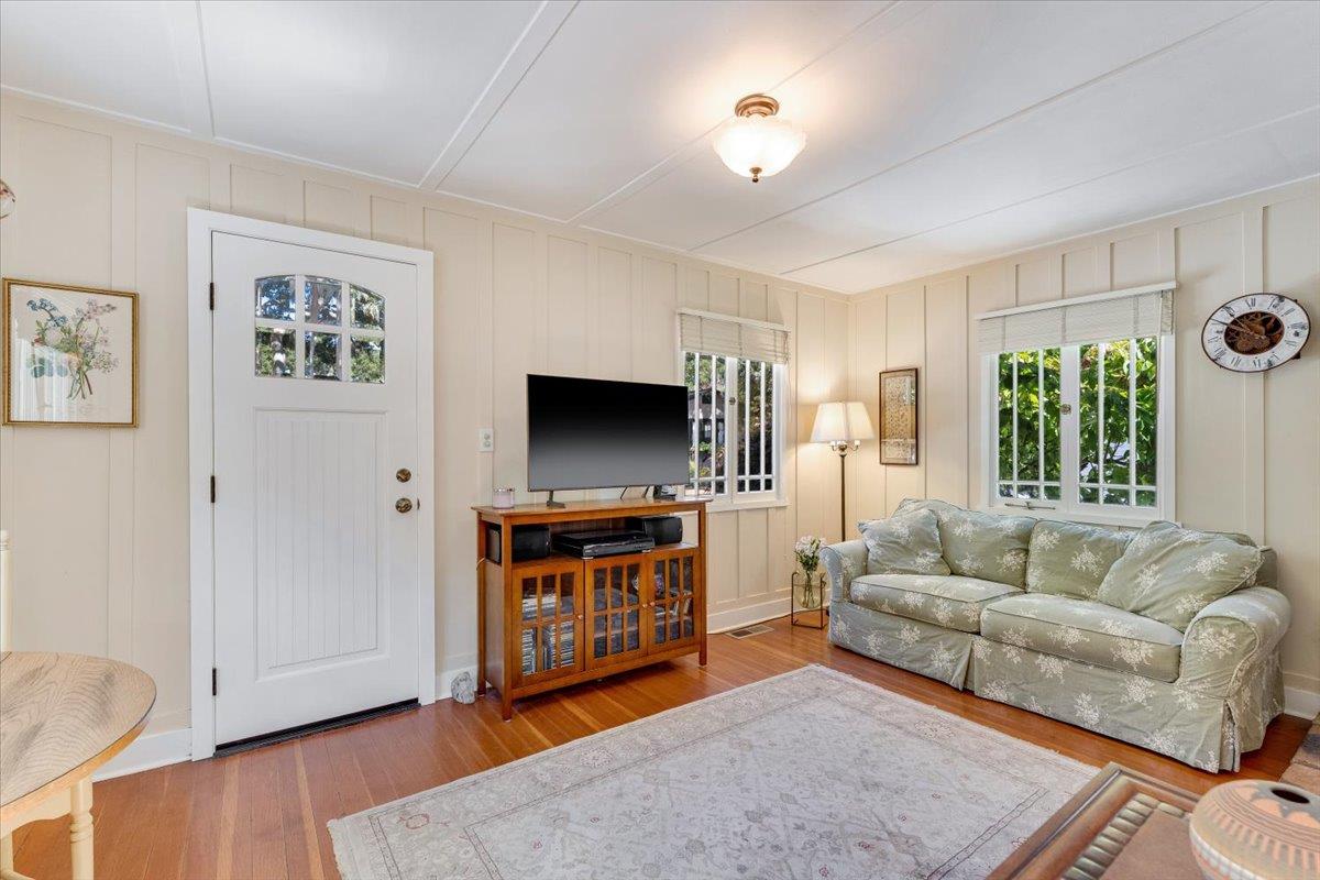 Detail Gallery Image 6 of 31 For 311 Cedar St, Pacific Grove,  CA 93950 - 2 Beds | 1 Baths
