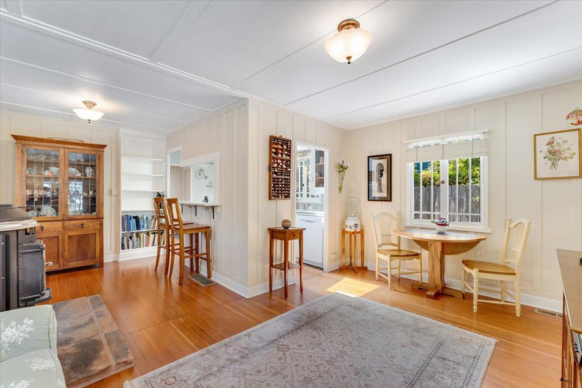 Detail Gallery Image 8 of 31 For 311 Cedar St, Pacific Grove,  CA 93950 - 2 Beds | 1 Baths