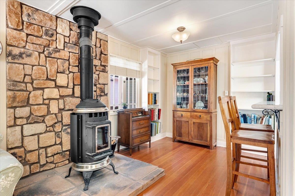 Detail Gallery Image 9 of 31 For 311 Cedar St, Pacific Grove,  CA 93950 - 2 Beds | 1 Baths