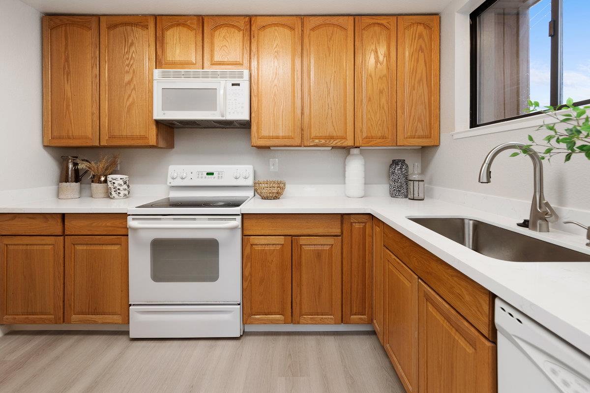 Detail Gallery Image 7 of 27 For 360 Innisfree Dr #54,  Daly City,  CA 94015 - 2 Beds | 2 Baths