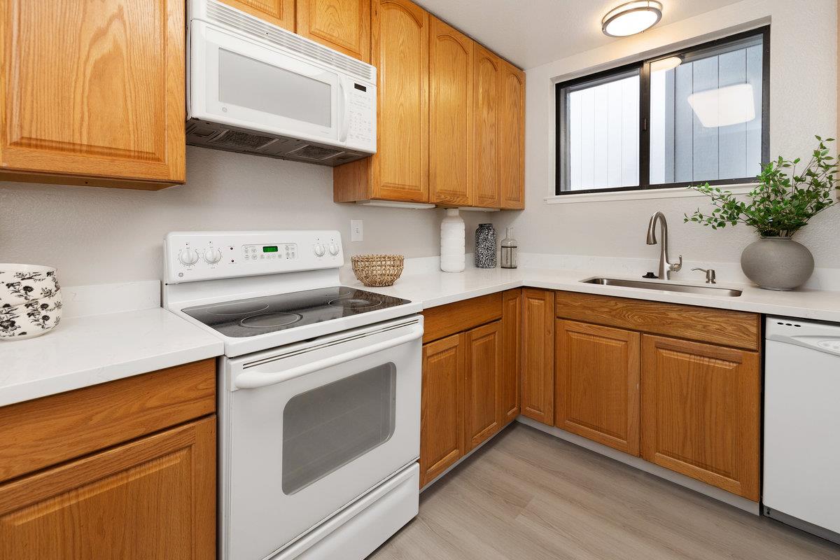 Detail Gallery Image 8 of 27 For 360 Innisfree Dr #54,  Daly City,  CA 94015 - 2 Beds | 2 Baths