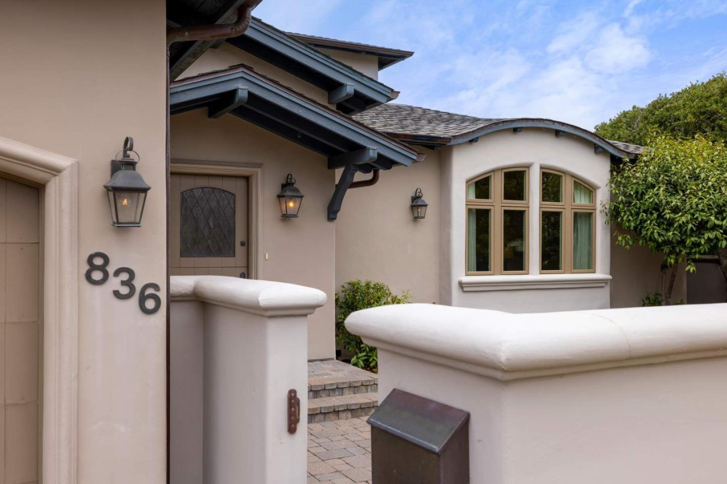 Detail Gallery Image 11 of 69 For 836 Jewell Ave, Pacific Grove,  CA 93950 - 3 Beds | 2/1 Baths