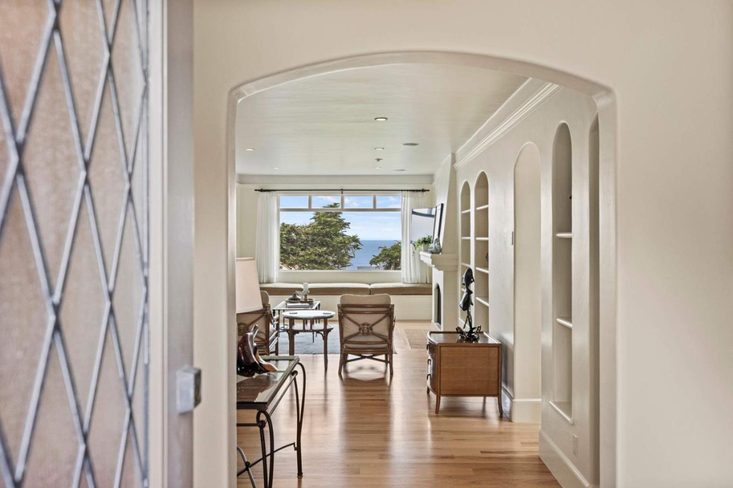 Detail Gallery Image 12 of 69 For 836 Jewell Ave, Pacific Grove,  CA 93950 - 3 Beds | 2/1 Baths