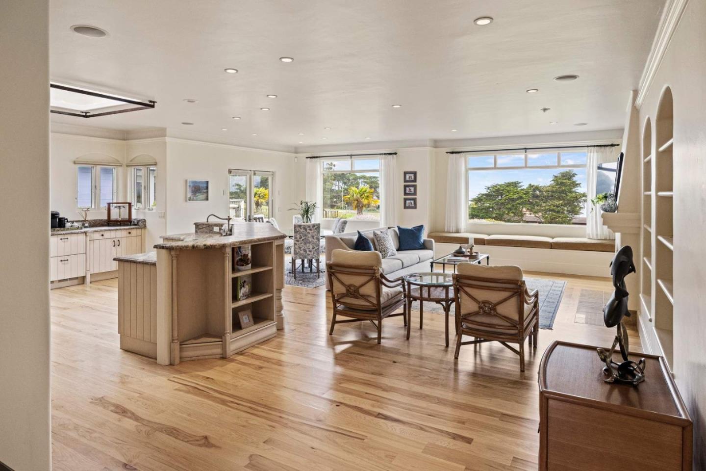 Detail Gallery Image 13 of 69 For 836 Jewell Ave, Pacific Grove,  CA 93950 - 3 Beds | 2/1 Baths