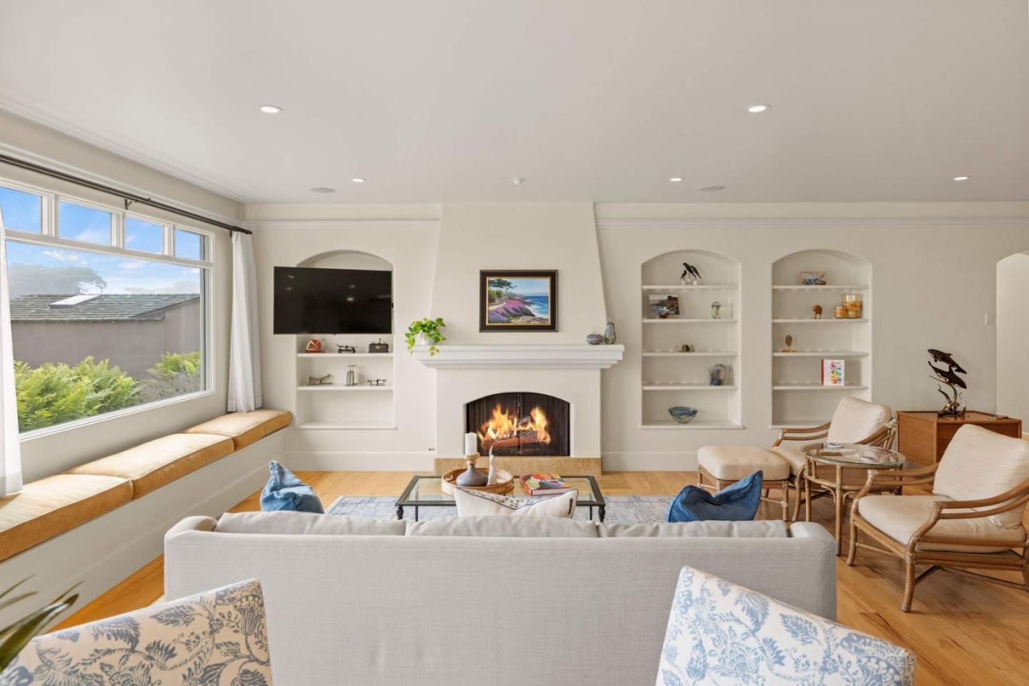 Detail Gallery Image 14 of 69 For 836 Jewell Ave, Pacific Grove,  CA 93950 - 3 Beds | 2/1 Baths