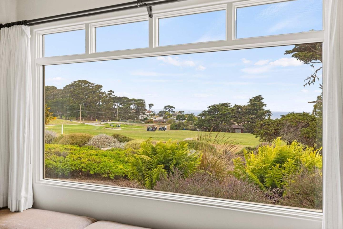 Detail Gallery Image 15 of 69 For 836 Jewell Ave, Pacific Grove,  CA 93950 - 3 Beds | 2/1 Baths