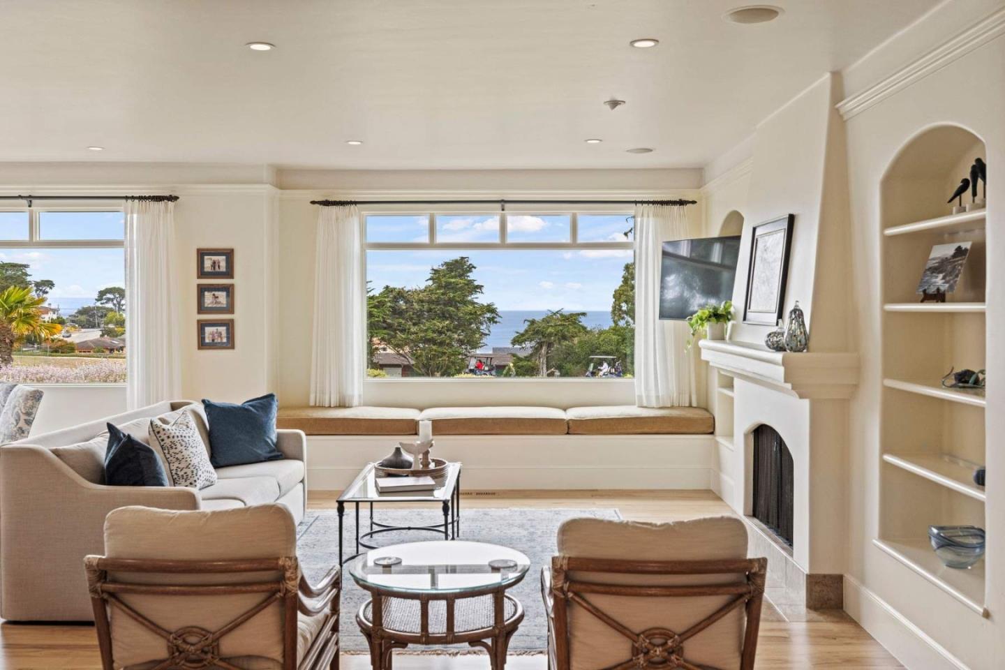 Detail Gallery Image 4 of 69 For 836 Jewell Ave, Pacific Grove,  CA 93950 - 3 Beds | 2/1 Baths