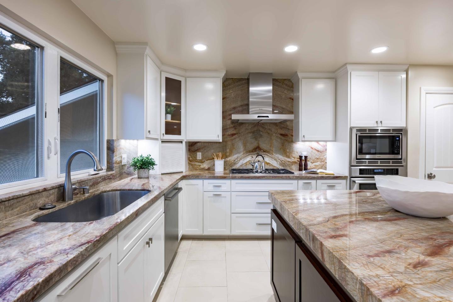 Detail Gallery Image 17 of 35 For 23171 Mora Glen Dr, Los Altos,  CA 94024 - 5 Beds | 5/1 Baths