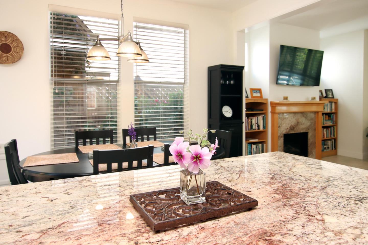 Detail Gallery Image 10 of 32 For 128 Robinson Ln, Santa Cruz,  CA 95060 - 3 Beds | 2/1 Baths